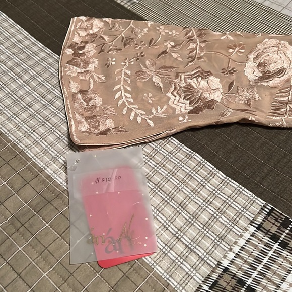 Beautiful and HOT show off this top impressive and sharp - Picture 7 of 8